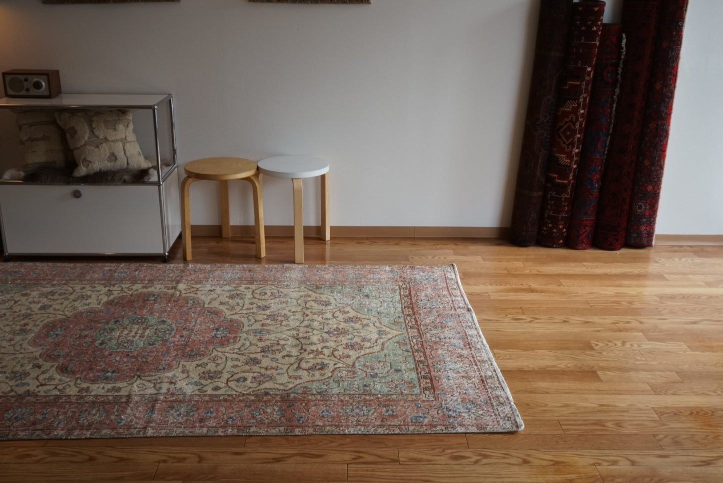 Türkiye Old Isparta Beige , Red , Green Medallion 1960年代 244 × 142 cm No.TR25455