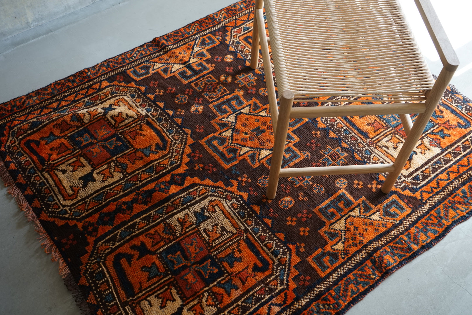 店頭販売 IRAN ANTIQUE SHIRAZ LORI 1860年代 142 × 123 cm – MAISON 