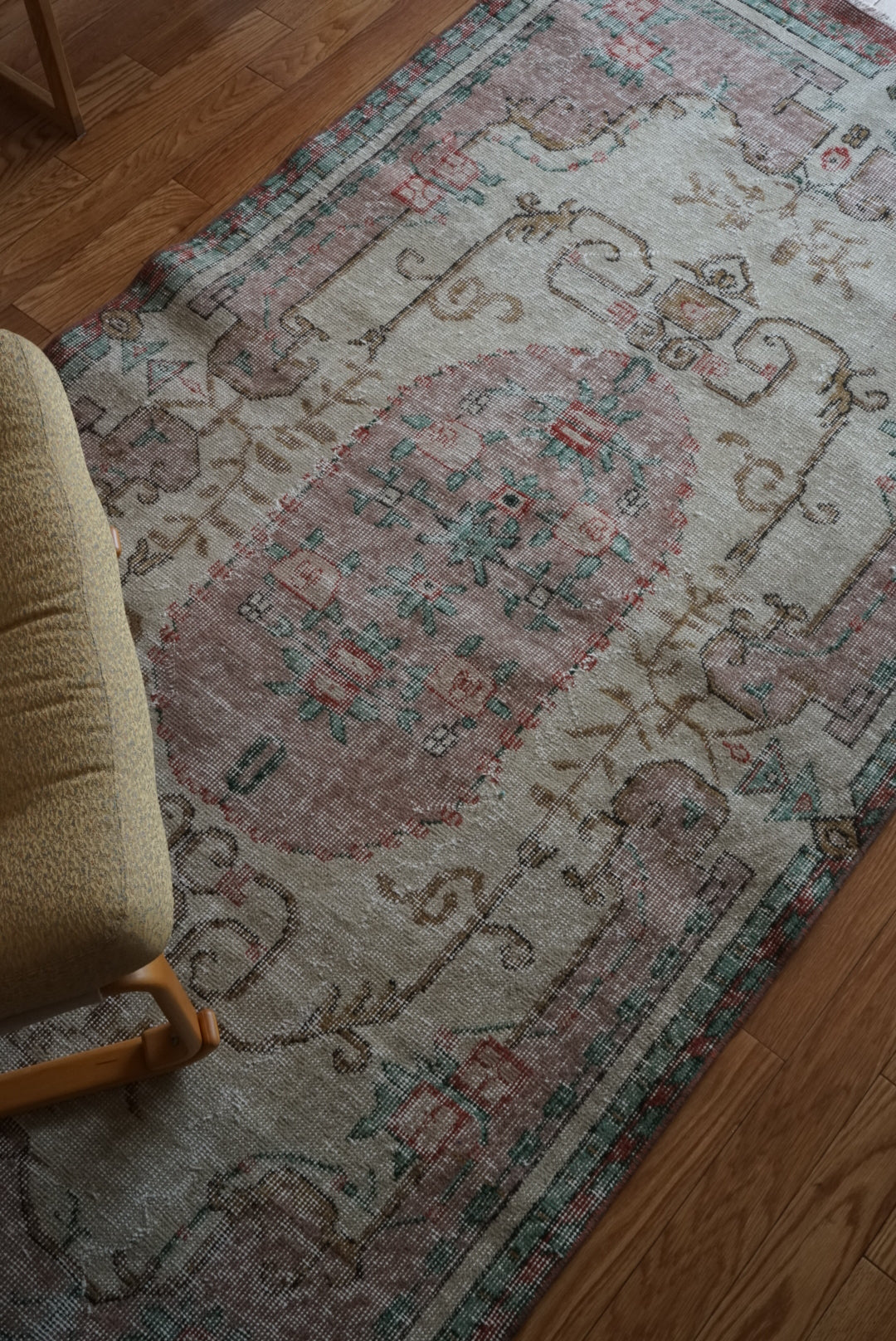 Türkiye Old Isparta Beige , Pink , Green Flower Garden 1970年代 208 × 113 cm No.TR25509 / 国内送料無料・羊毛手織り絨毯