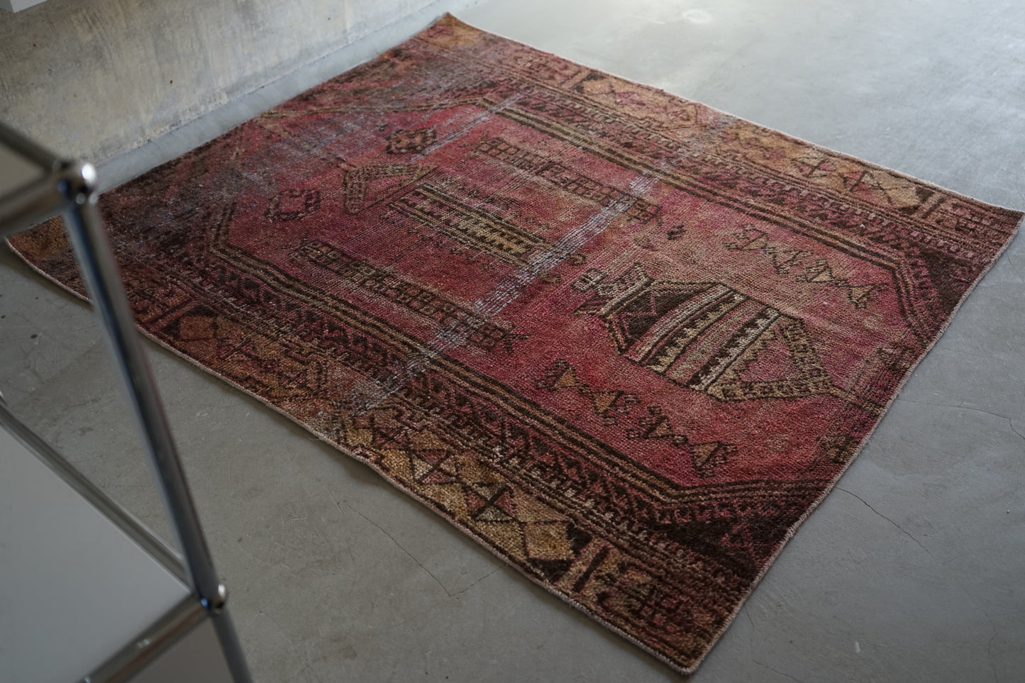 TURKEY OLD SHABBY PURPLE SMALL SIZE 1970年代 126 × 105 cm No.TR25216