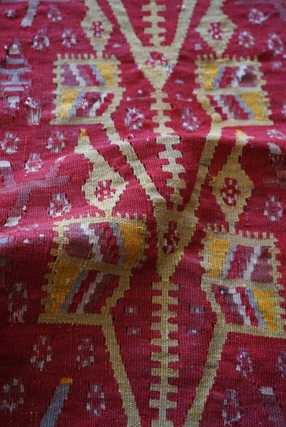 店頭販売 Tribal rug Türkiye Old Anatoria Kilim Tapestry Red , Yellow " Tree of life " 1960年代 111 × 53 cm No.TR25565 / 国内送料無料・羊毛手織りキリム