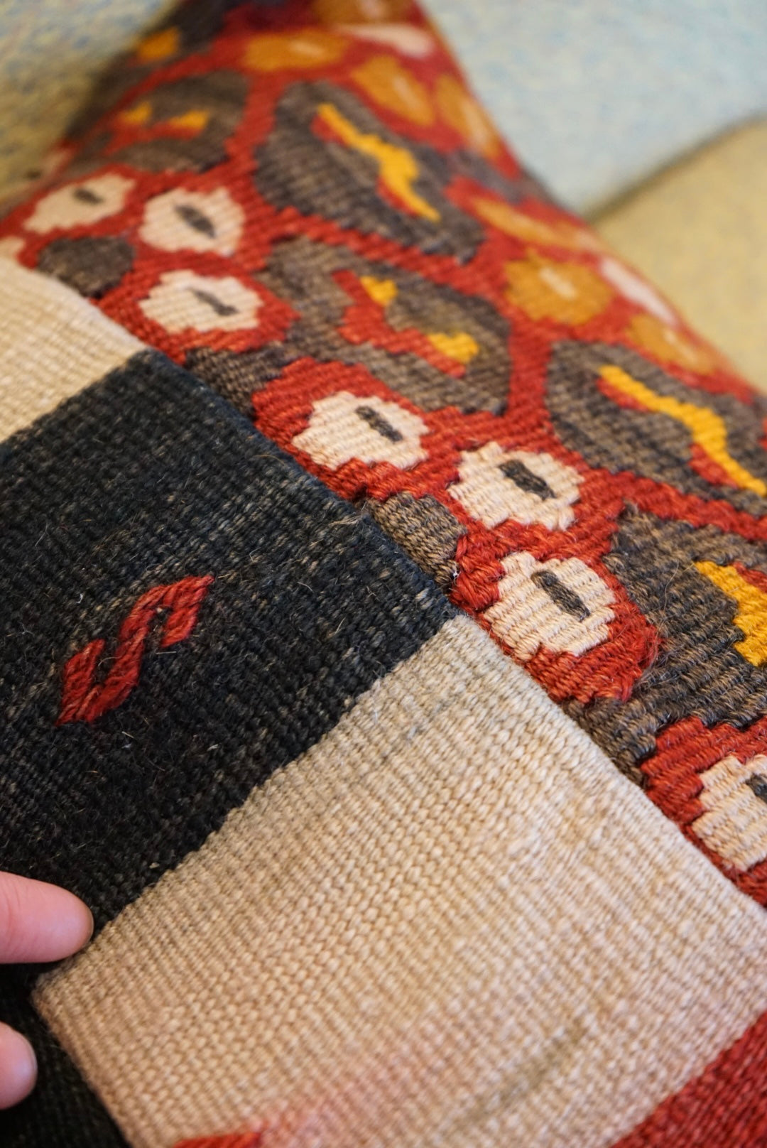 Türkiye Old Kilim Cushion Cover Red , Black , Beige Patchwork Design 45 × 45 cm No.TR25569 / 送料無料・羊毛手織りキリム