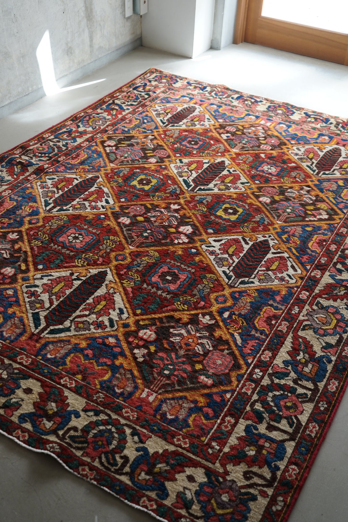 店頭販売 IRAN ANTIQUE BAKHTIARI 
SHALAMZAR 1840年代 207 × 155 cm