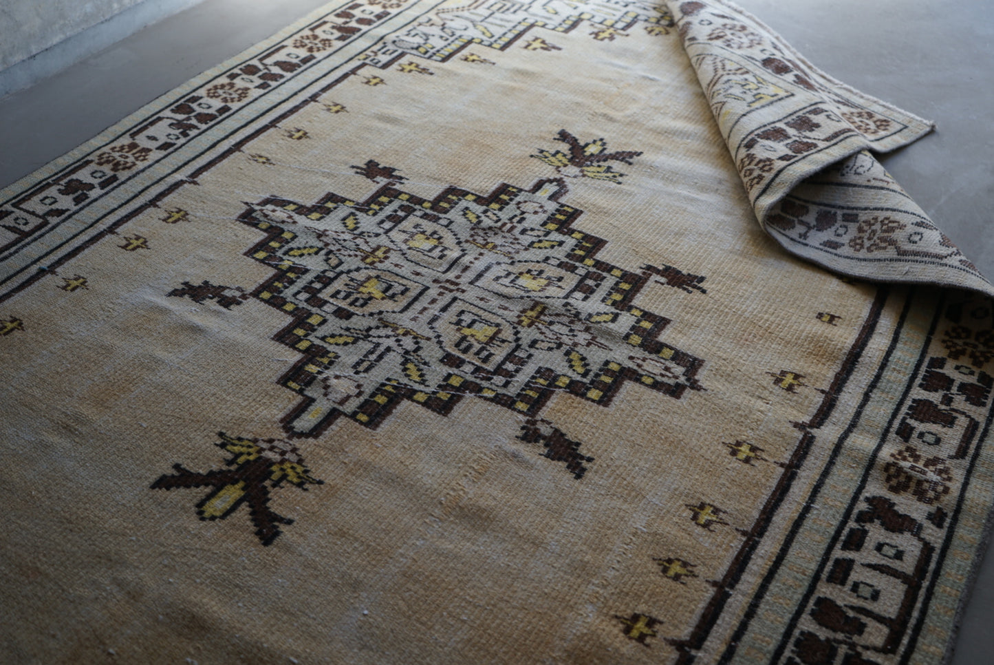 Türkiye Old Isparta Yellow Beige 1970年代 248 × 149 cm No.TR25229