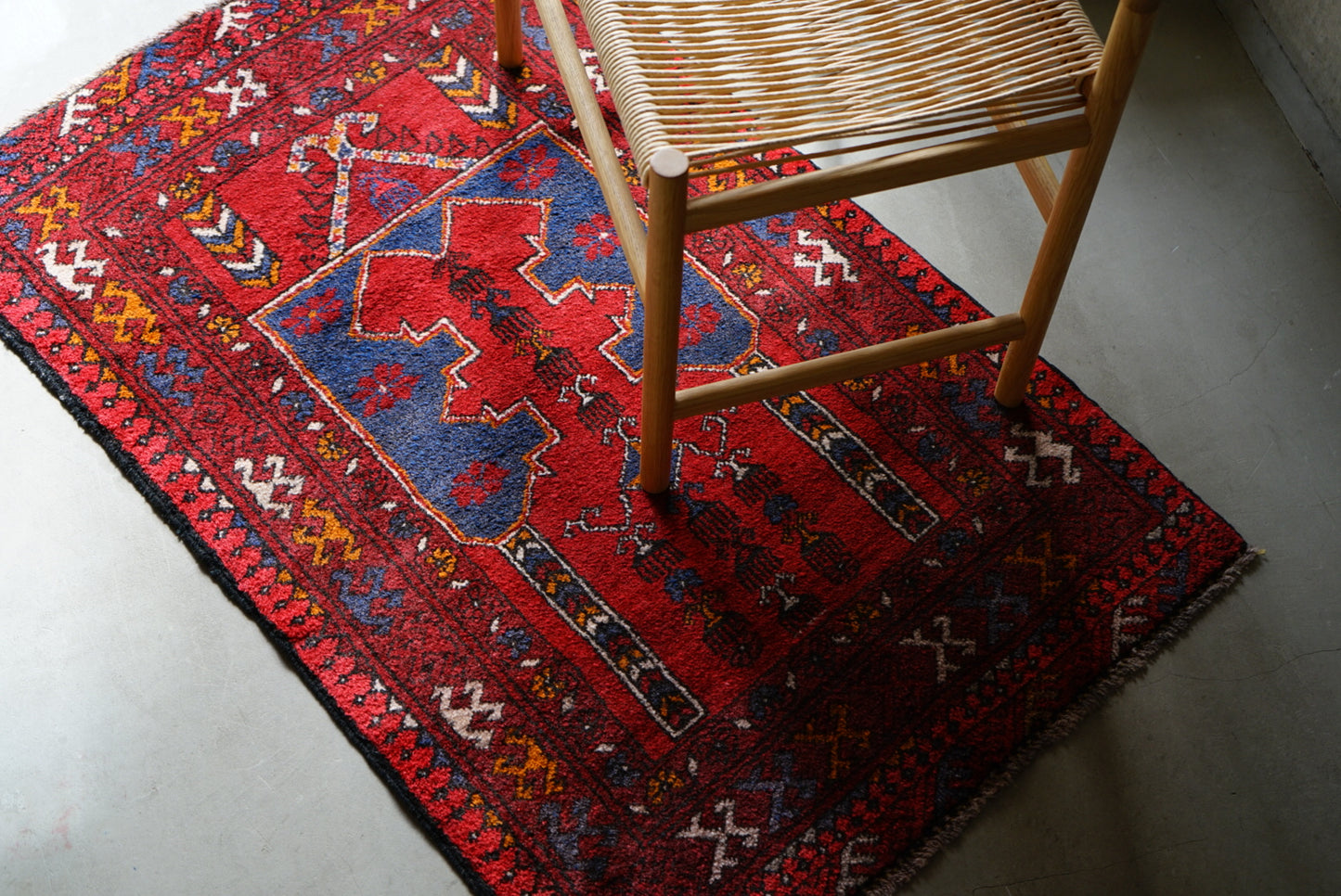 AFGHANISTAN VINTAGE TURKMEN PRAYER RUG 1980年代 124 × 76 cm