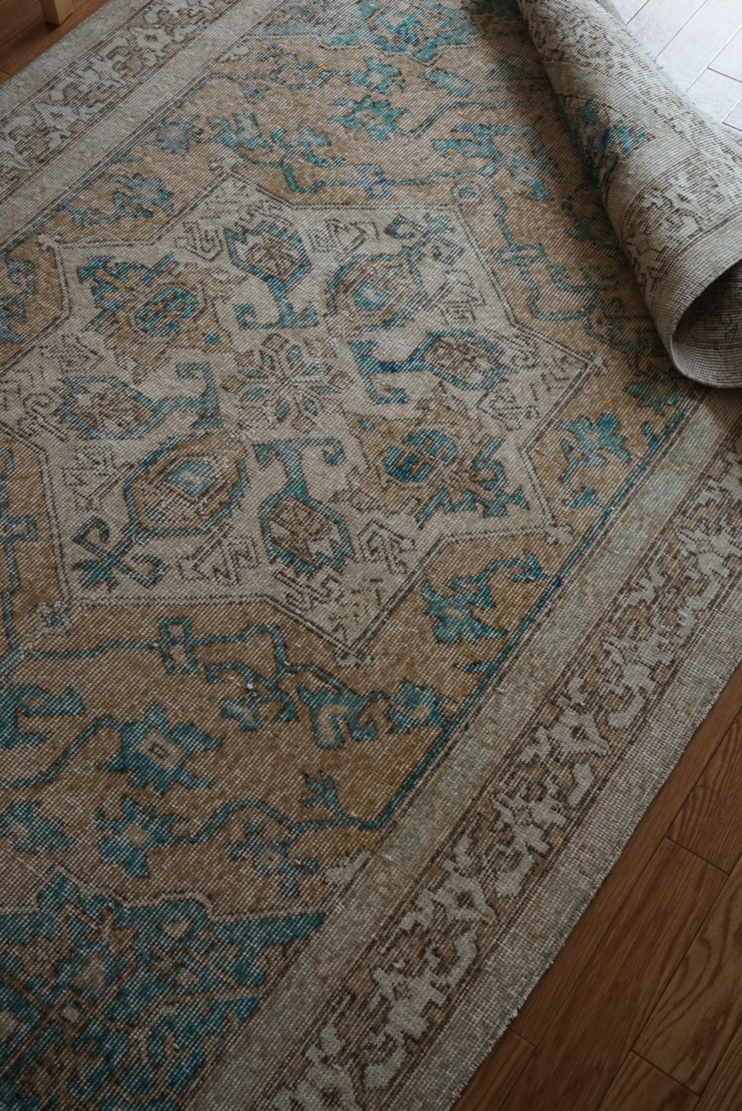 Türkiye Old Oushak Beige , Blue , Medallion 1960年代 227 × 132cm No.TR25454