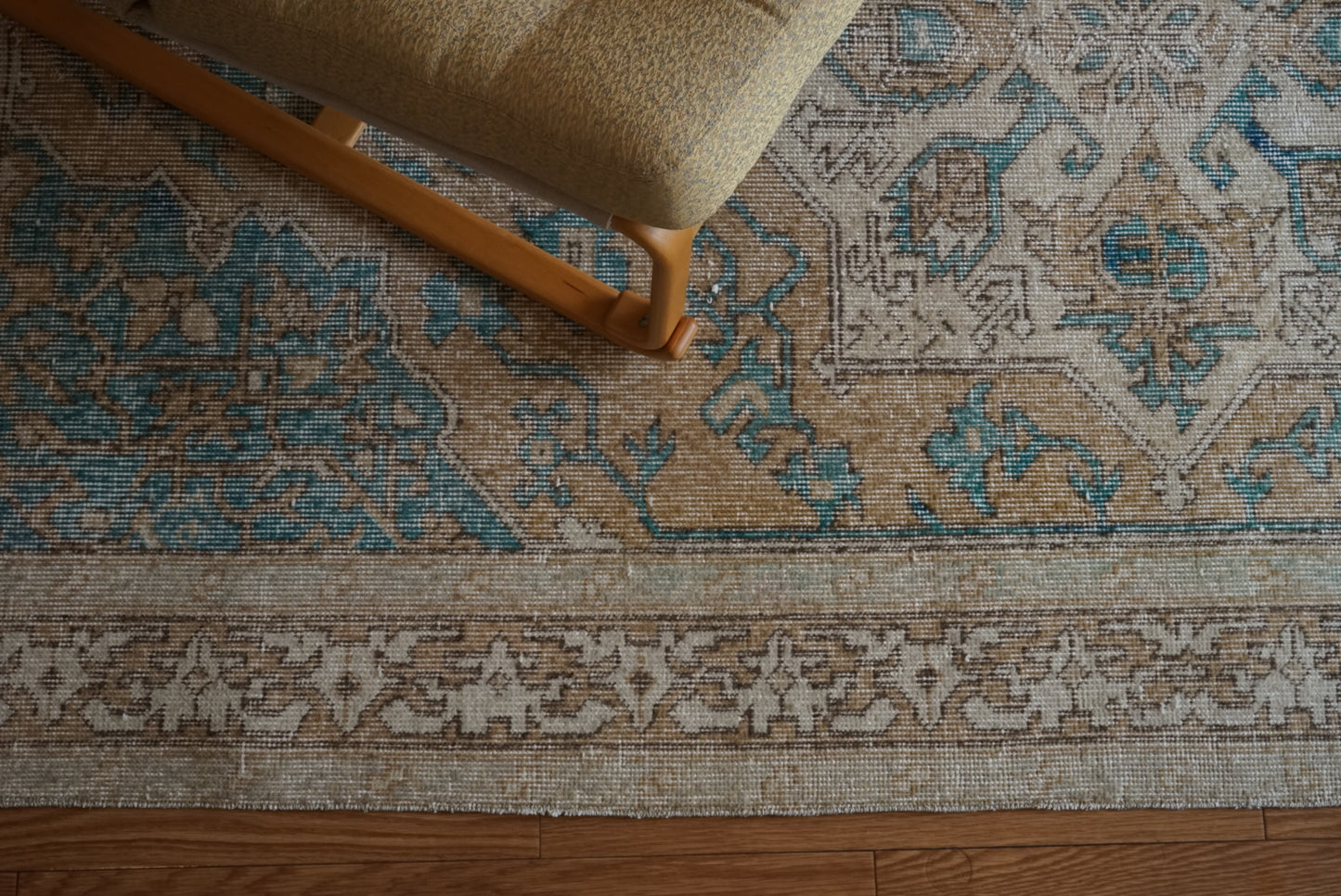 Türkiye Old Oushak Beige , Blue , Medallion 1960年代 227 × 132cm No.TR25454