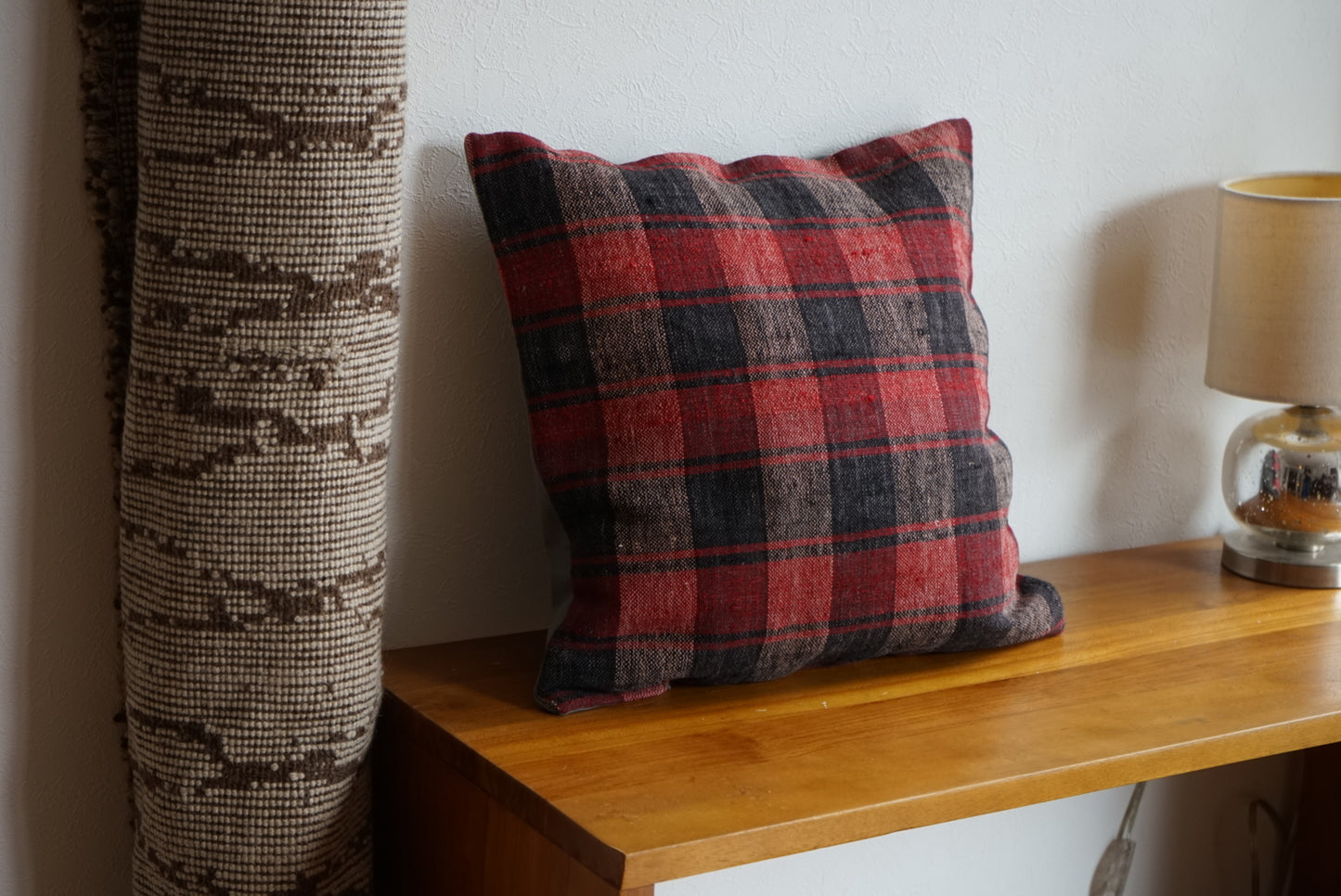 Türkiye Old Kilim Cushion Cover Red , Black Checker Design 45 × 45 cm No.TR25534 / 送料無料・羊毛手織りキリム