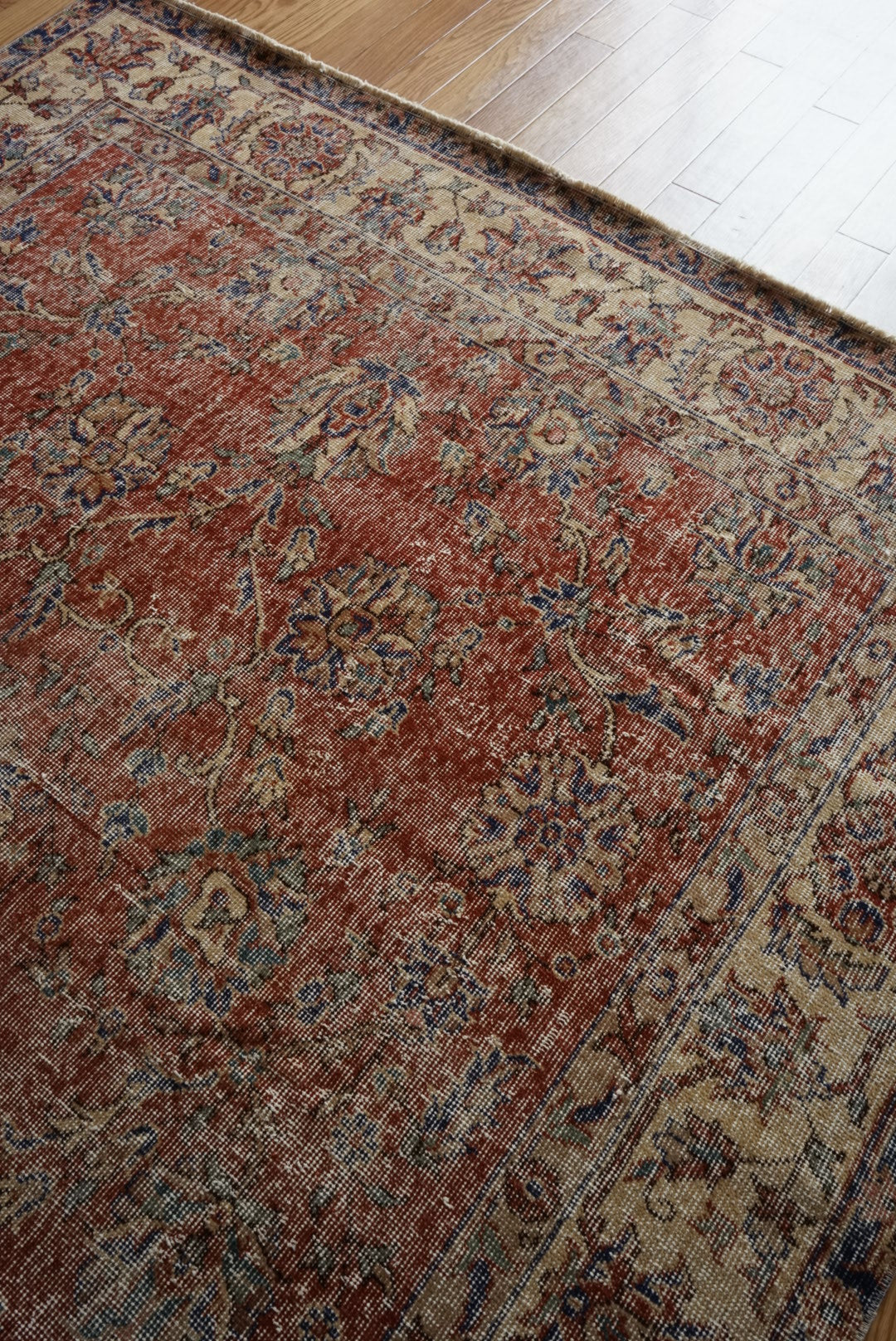 Türkiye Old Isparta Red , Blue Flower Medallion 1970年代 272.5 × 176.5 cm No.TR25508 / 国内送料無料・羊毛手織り絨毯