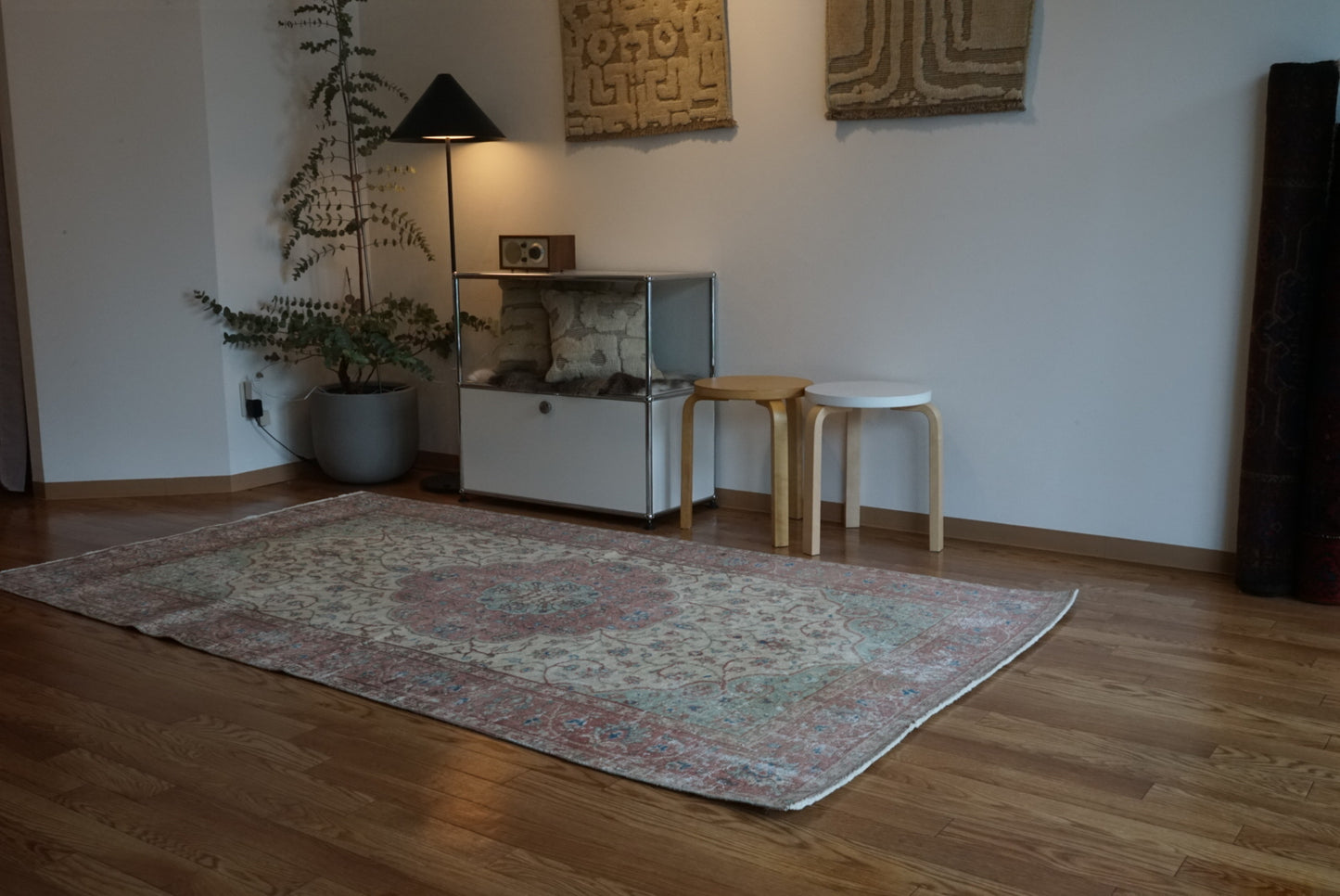 Türkiye Old Isparta Beige , Red , Green Medallion 1960年代 244 × 142 cm No.TR25455