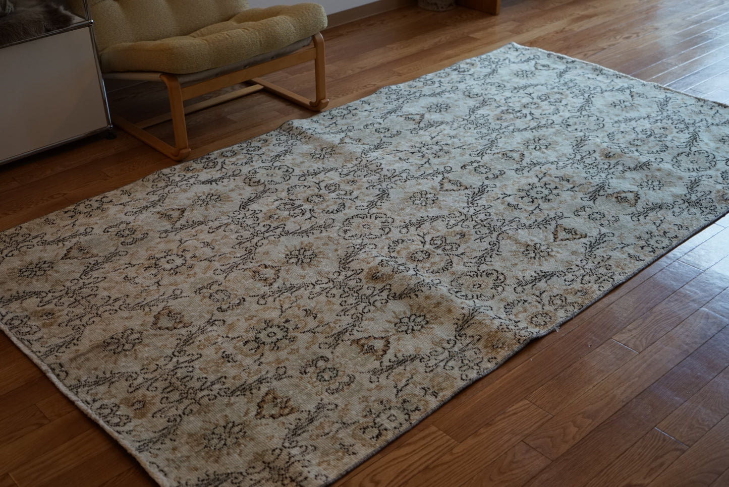 Türkiye Old Isparta Pale Blue , Gold Flower 1970年代 234 × 133 cm No.TR25516 / 国内送料無料・羊毛手織り絨毯