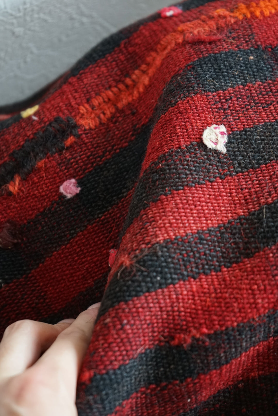 Türkiye Old Kilim Cushion Cover Stripe & Charm Design Red , Black 45 × 45 cm No.TR25532 / 送料無料・羊毛手織りキリム