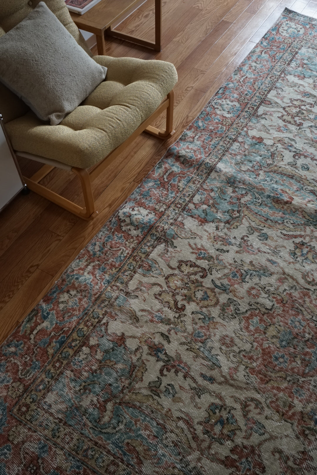Türkiye Old Isparta Beige , Bric Red , Saxe Blue Flower 1970年代 286 × 189 cm No.TR25506 / 国内送料無料・羊毛手織り絨毯