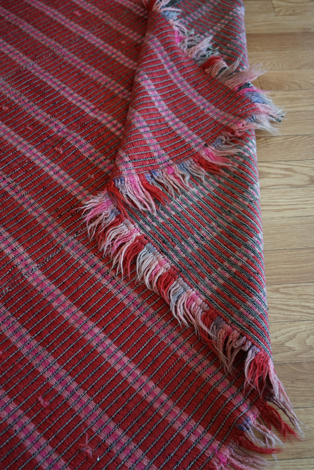 Türkiye Old Kilim Shaggy Pink , Red 1960年代 195 × 144 cm No.TR25546 / 国内送料無料・羊毛手織りキリム