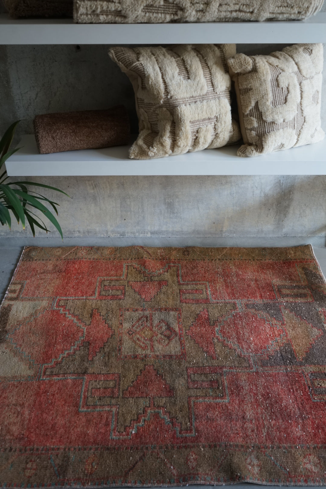 Türkiye Old Oushak Orange Small size 1970年代 118 × 100 cm No.TR25247