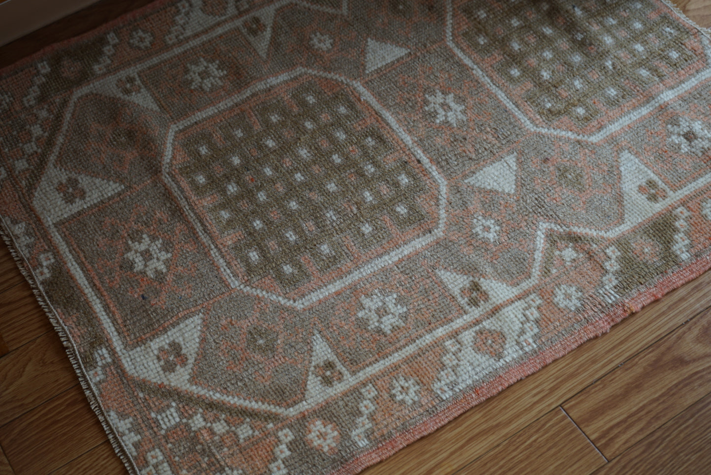 Türkiye Old Oushak Pale Orange 1970年代 85 × 70 cm No.TR25411