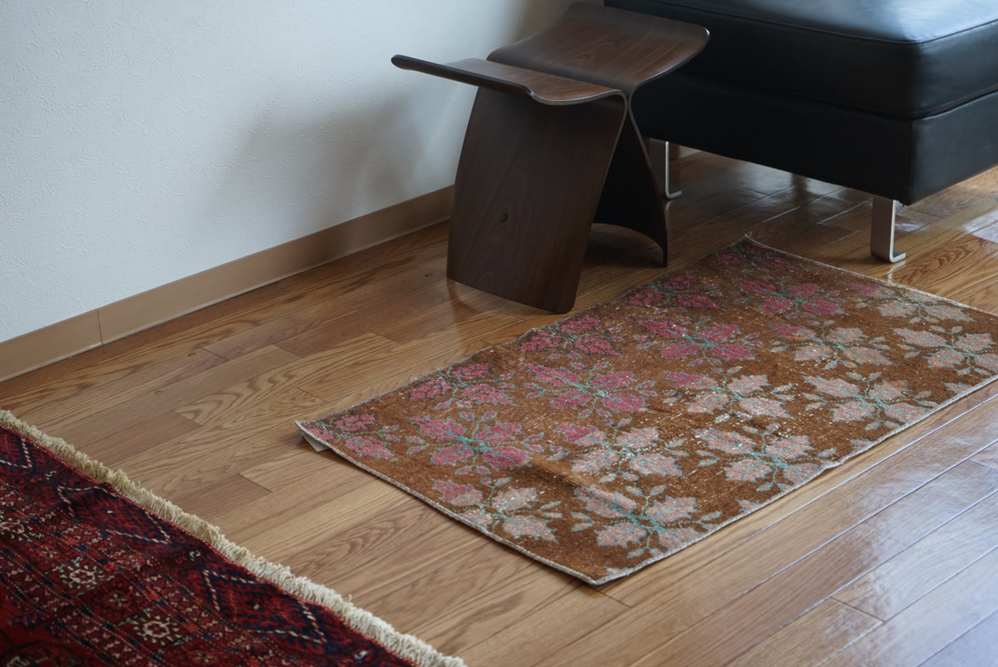 Türkiye Old Oushak Brown , Pink Flower 1960年代 96.5 × 60 cm No.TR25386