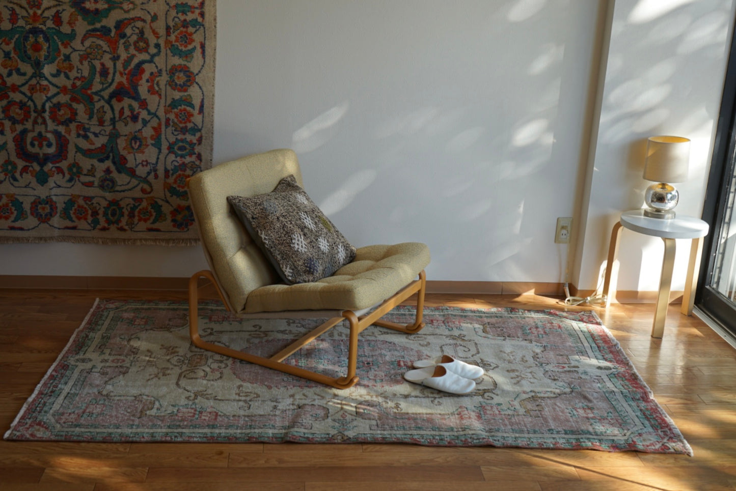 Türkiye Old Isparta Beige , Pink , Green Flower Garden 1970年代 208 × 113 cm No.TR25509 / 国内送料無料・羊毛手織り絨毯