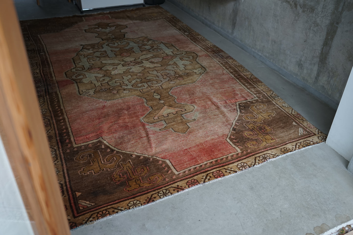 TURKEY OLD OUSHAK SALMON PINK 1970年代 286 × 162 cm No.TR25197