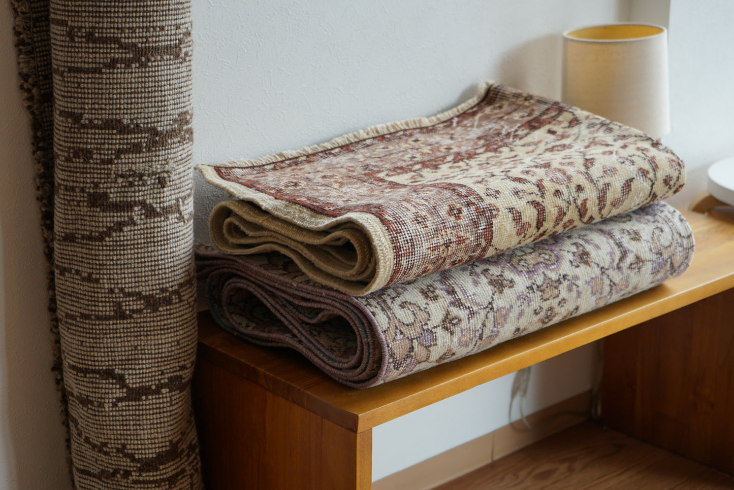 Türkiye Old Isparta Beige ,  Azuki Color Flower 1970年代 198.5 × 117 cm No.TR25519 / 国内送料無料・羊毛手織り絨毯