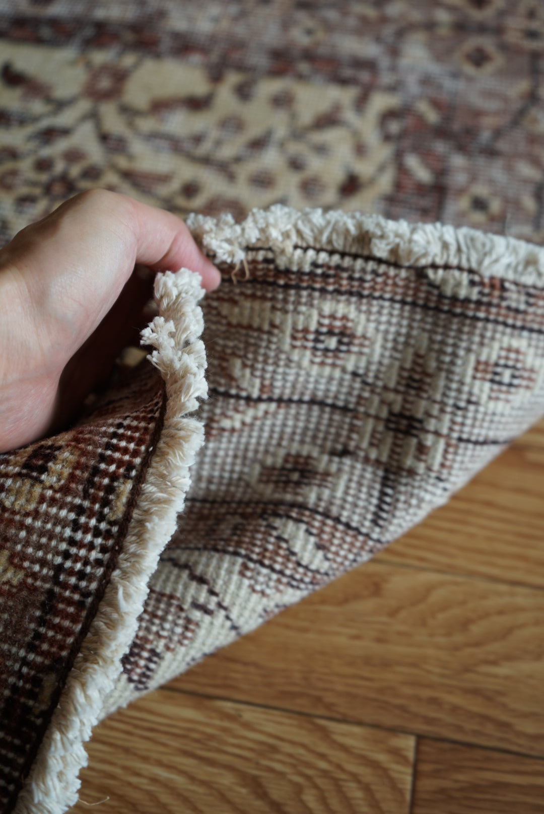 Türkiye Old Isparta Beige ,  Azuki Color Flower 1970年代 198.5 × 117 cm No.TR25519 / 国内送料無料・羊毛手織り絨毯