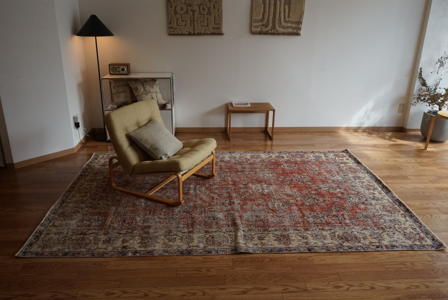 Türkiye Old Isparta Red , Blue Flower Medallion 1970年代 272.5 × 176.5 cm No.TR25508 / 国内送料無料・羊毛手織り絨毯
