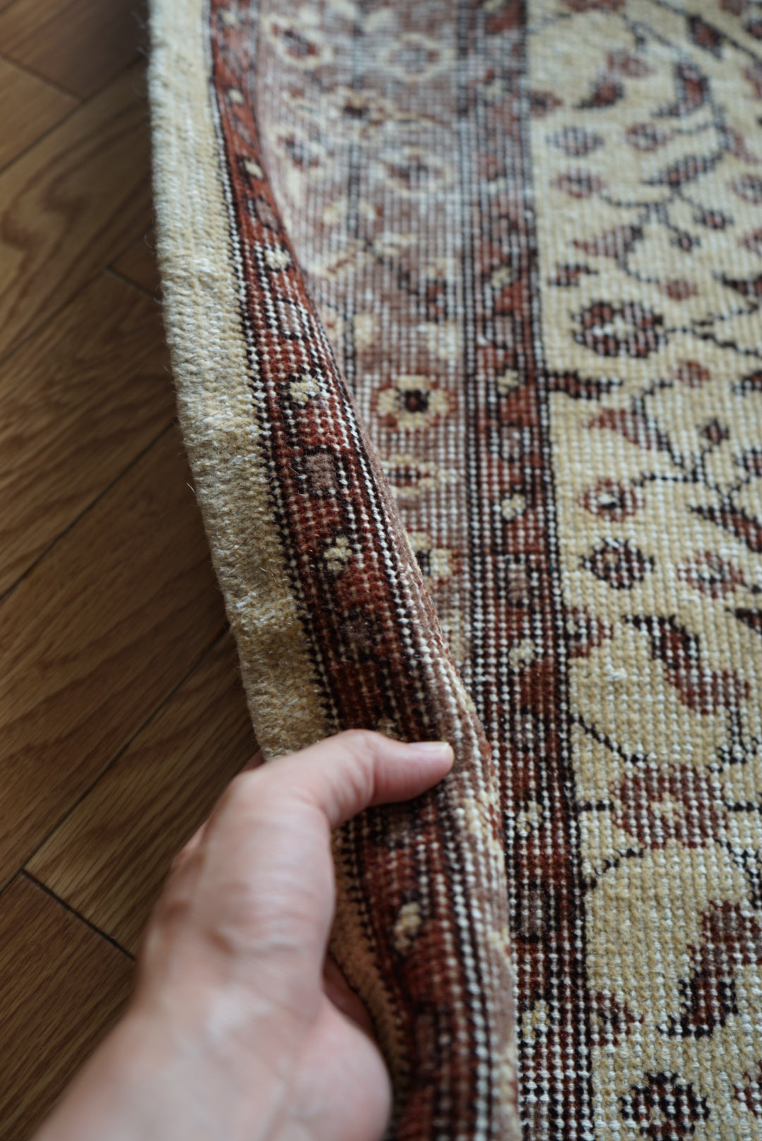 Türkiye Old Isparta Beige ,  Azuki Color Flower 1970年代 198.5 × 117 cm No.TR25519 / 国内送料無料・羊毛手織り絨毯