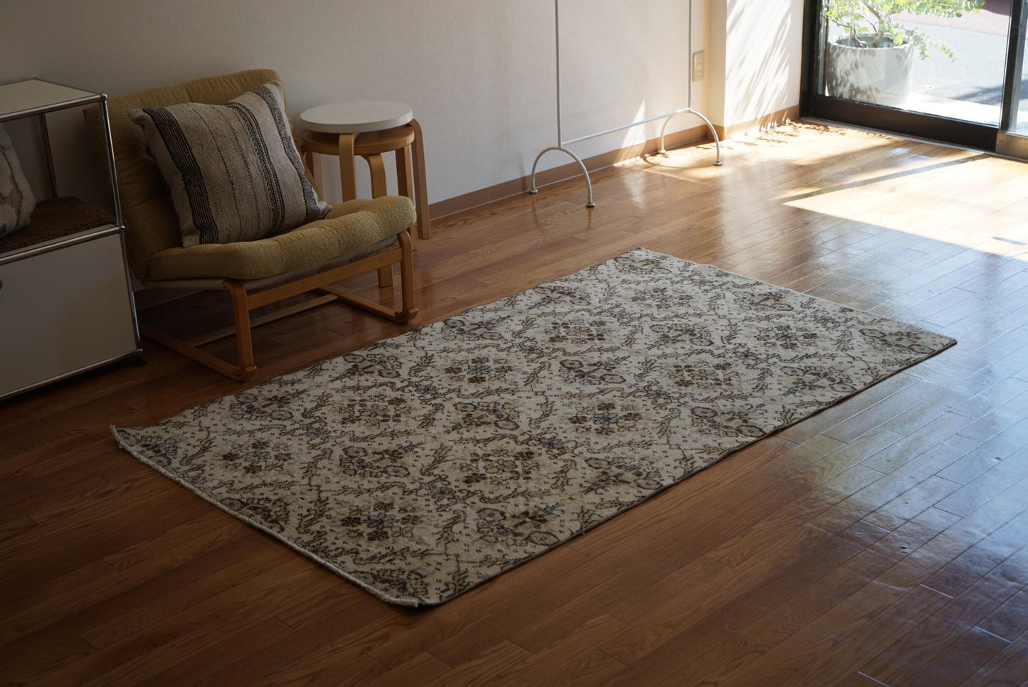 Türkiye Old Isparta Beige , Blue Floral 1970年代 191.5 × 116 cm No.TR25407