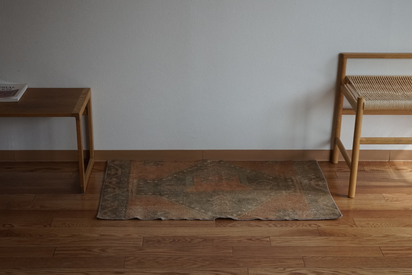 Türkiye Old Oushak Orange , Glay 1970年代 101.5 × 59 cm No.TR25514 / 国内送料無料・羊毛手織り絨毯