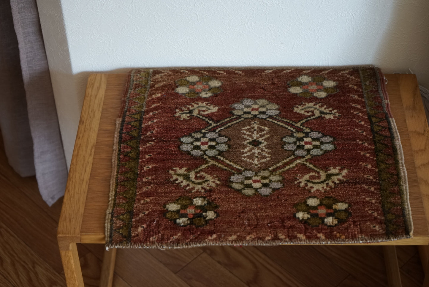 Türkiye Old Oushak 1970年代 42 × 37.5 cm No.TR25536 / 国内送料無料・羊毛手織り絨毯