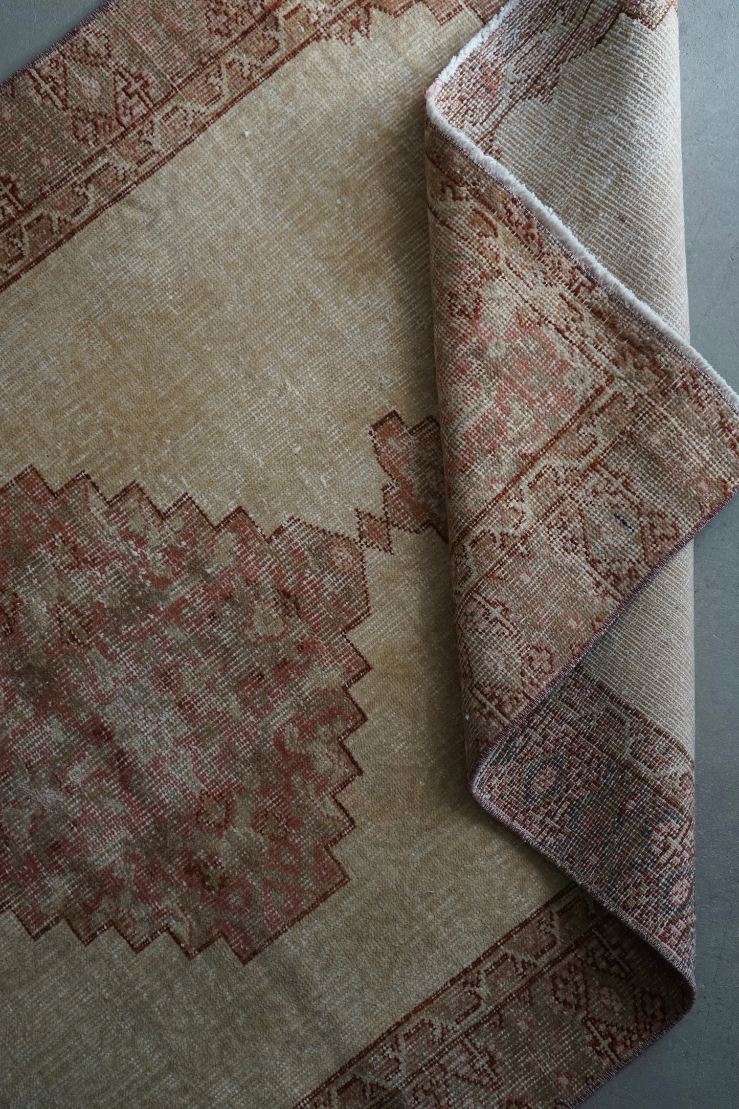 TURKEY OLD ISPARTA BEIGE MEDALION 1970年代 172 × 92 cm No.TR25200