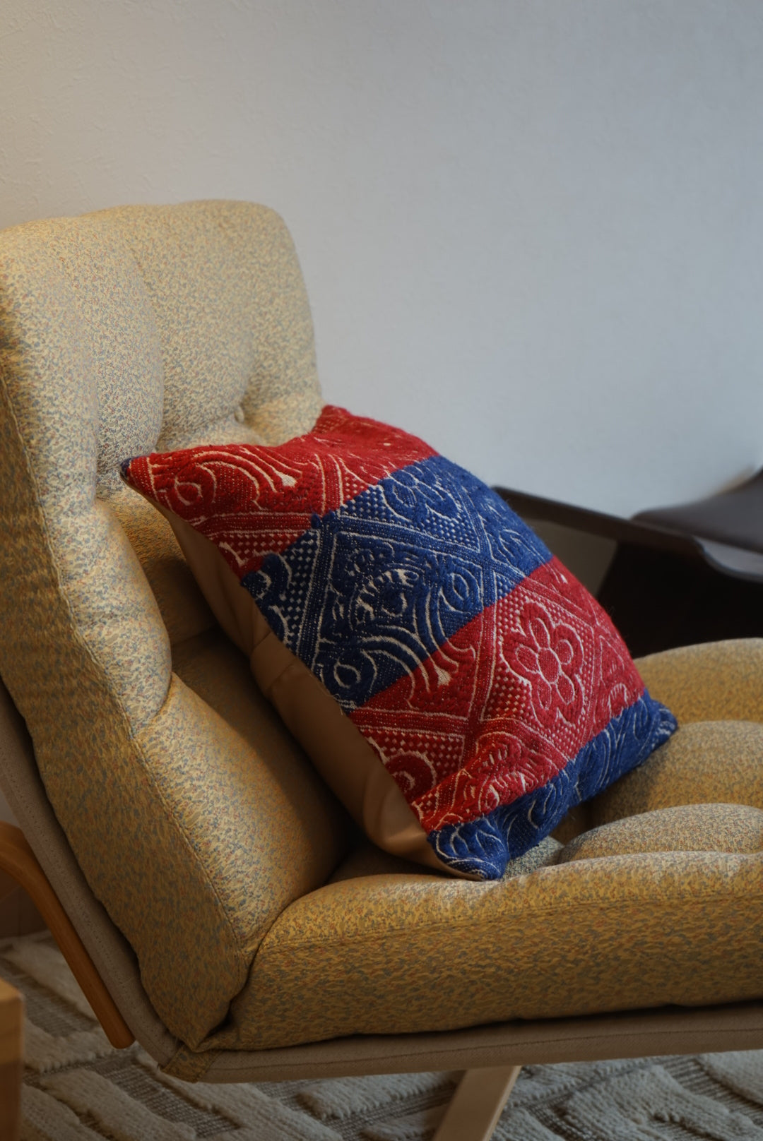 Türkiye Old Kilim Cushion Cover Bicolor Red , Blue Flower 40 × 40 cm No.TR25360