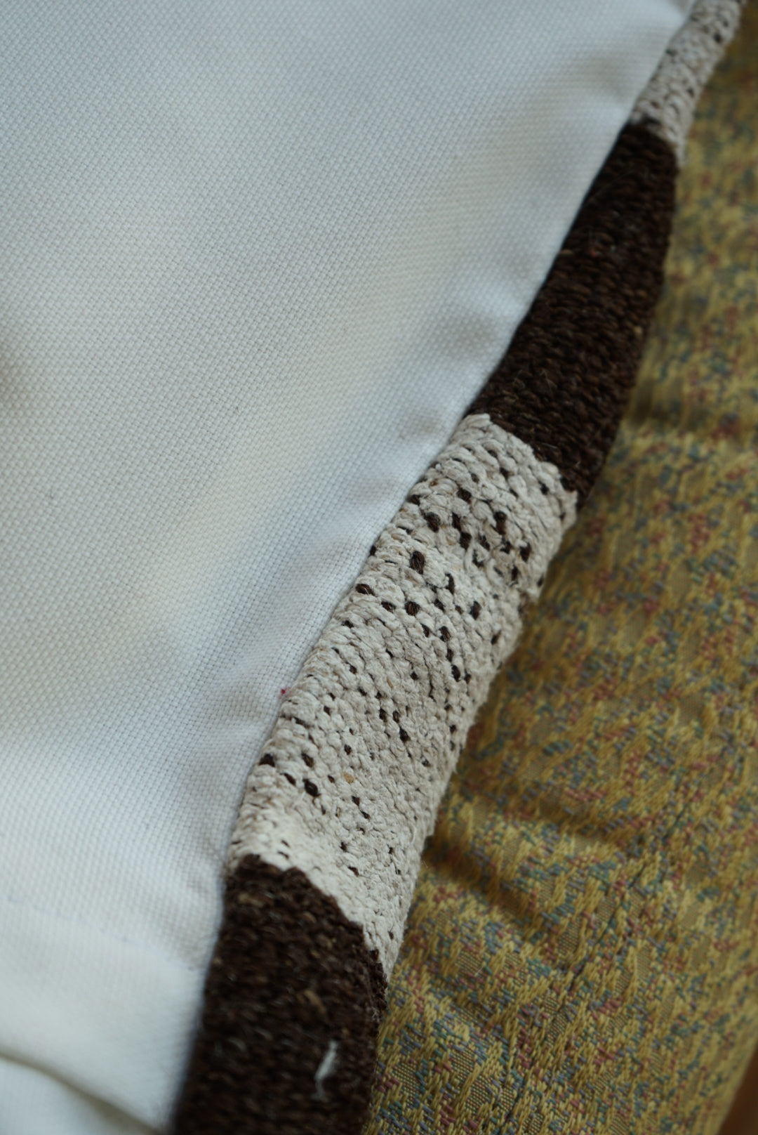 Türkiye Old Kilim Cushion Cover Brown , White Stripe Design 45 × 45 cm No.TR25554 / 送料無料・羊毛手織りキリム