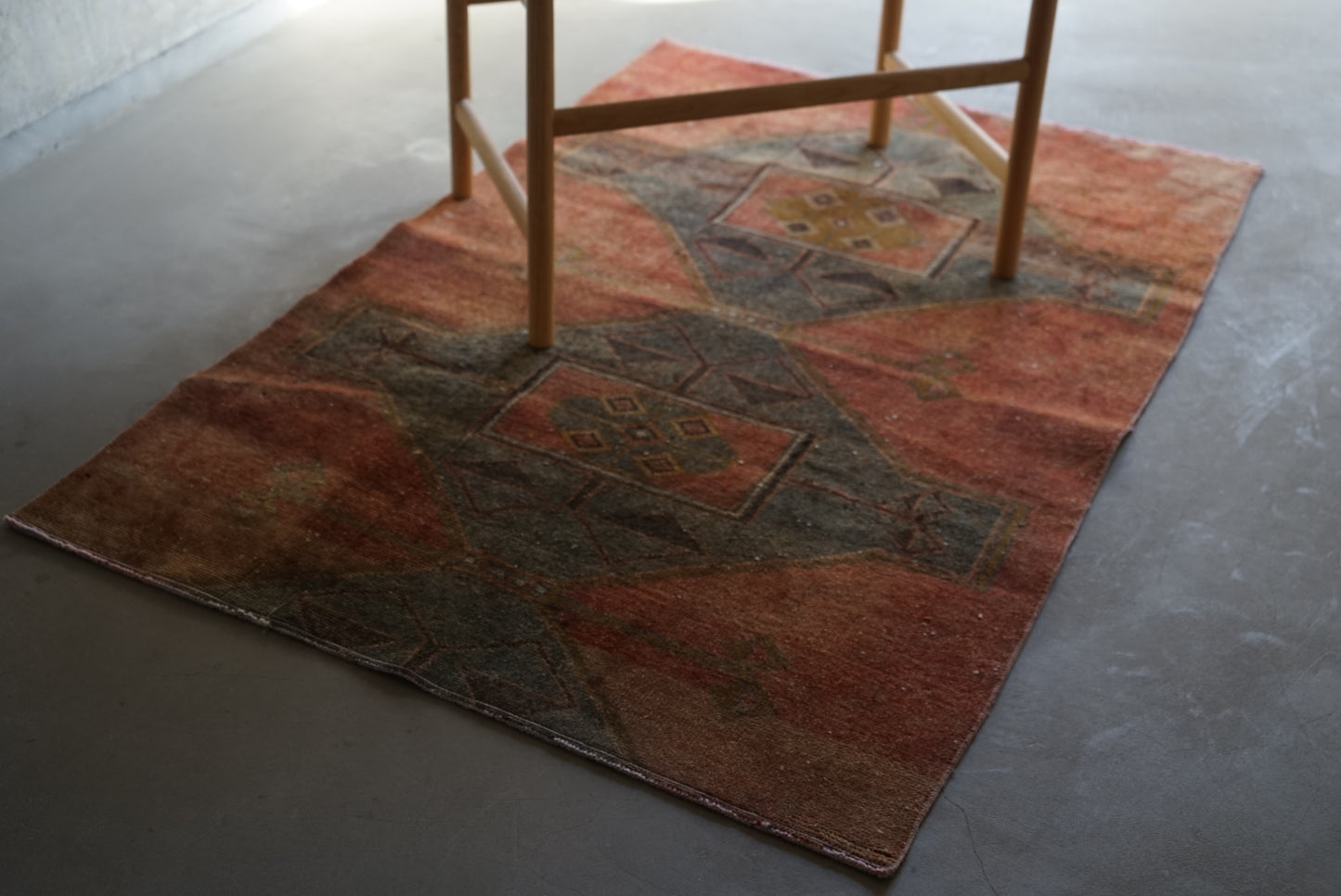 Türkiye Old Oushak Orange Small size 1970年代 137 × 91 cm No.TR25235