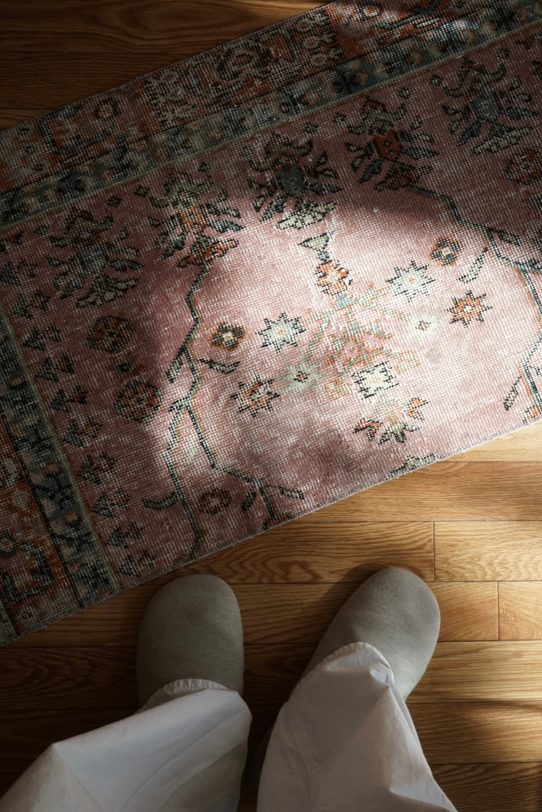 Türkiye Old Oushak Pink Flower 1970年代 95 × 60 cm No.TR25480 / 国内送料無料