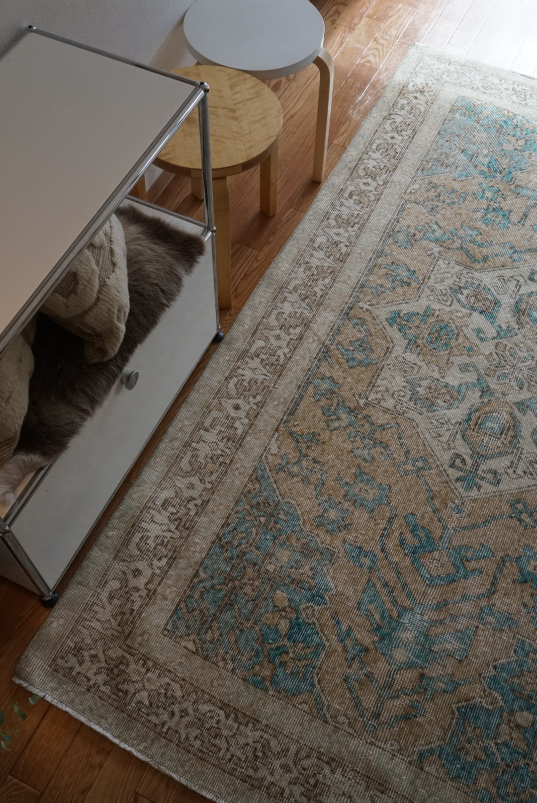 Türkiye Old Oushak Beige , Blue , Medallion 1960年代 227 × 132cm No.TR25454