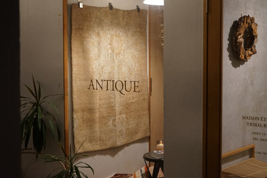 Türkiye Old Oushak Beige Medallion Flower Small size 1970年代 129 × 106 cm No.TR25238