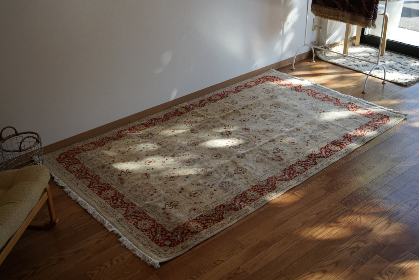 Türkiye Old Anatoria Beige , Red 1960年代 222 × 136 cm No.TR25551 / 国内送料無料・羊毛手織り絨毯