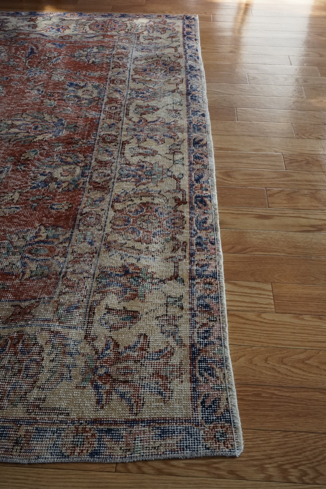 Türkiye Old Isparta Red , Blue Flower Medallion 1970年代 272.5 × 176.5 cm No.TR25508 / 国内送料無料・羊毛手織り絨毯
