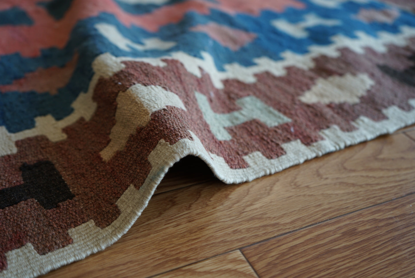 Türkiye Old Kilim Anatoria Tribal Design Blue , Brown , Red 1980年代 145 × 92.5 cm No.TR25549 / 国内送料無料・羊毛手織りキリム