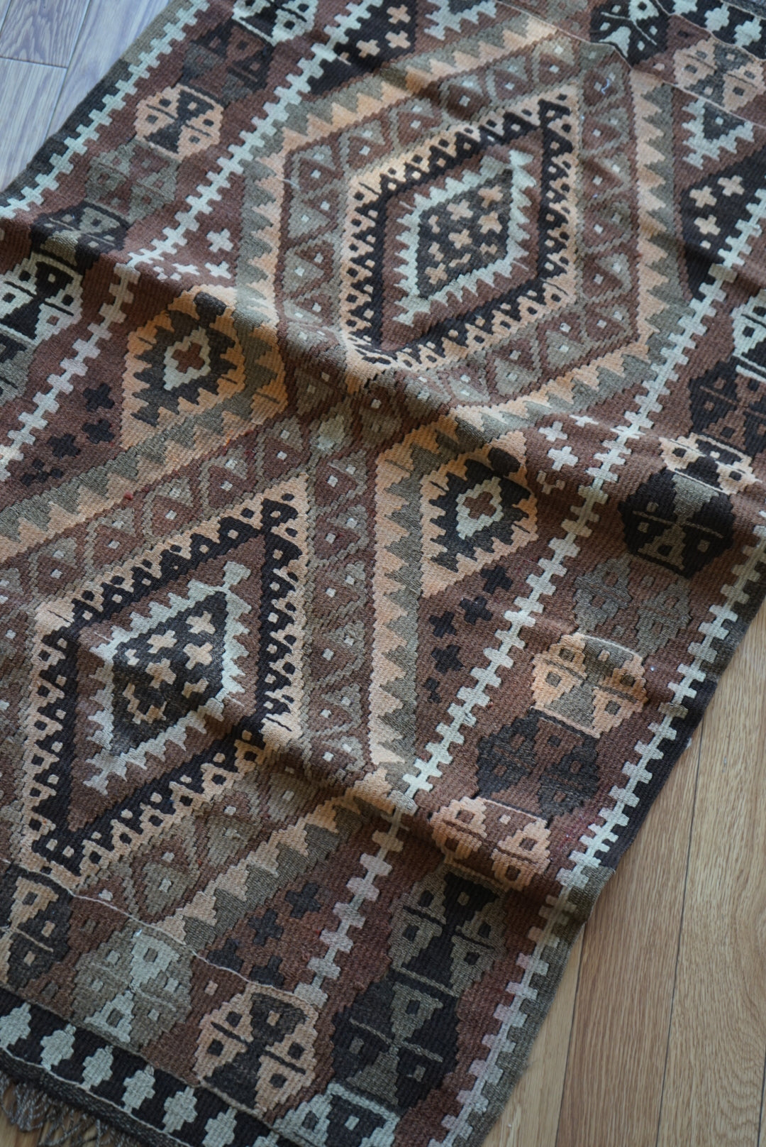 Türkiye Old Kilim Anatoria Tribal Design Brown 1960年代 132 × 79 cm No.TR25550 / 国内送料無料・羊毛手織りキリム