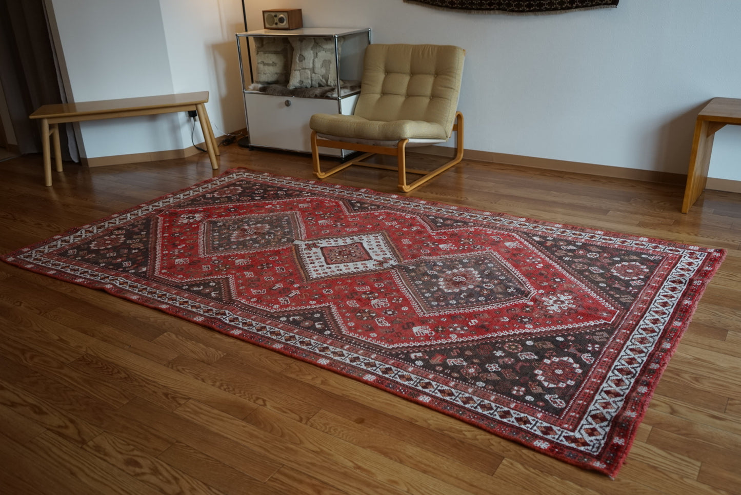 店頭販売 Türkiye Old Persia Design Red , Black 1960年代 263 × 145 cm No.TR25515 / 国内送料無料・羊毛手織り絨毯