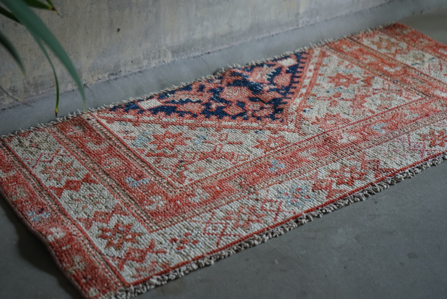 Türkiye Old Oushak Red Small size 1970年代 96.5 × 44 cm No.TR25241