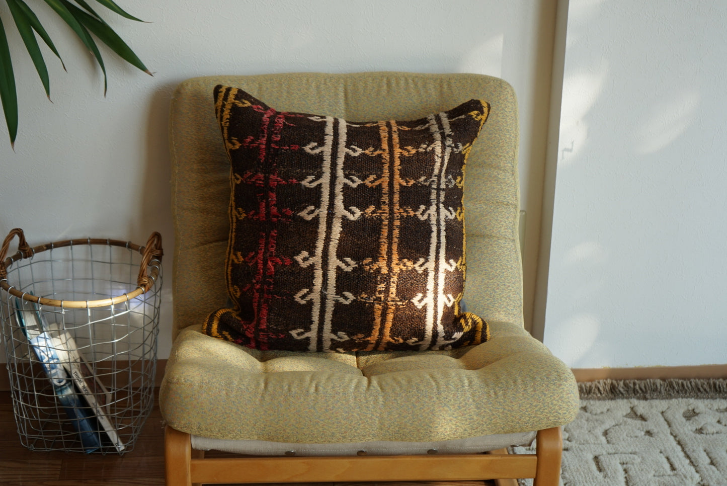 Türkiye Old Kilim Cushion Cover Brown Tribal Design 50 × 50 cm No.TR25555 / 送料無料・羊毛手織りキリム