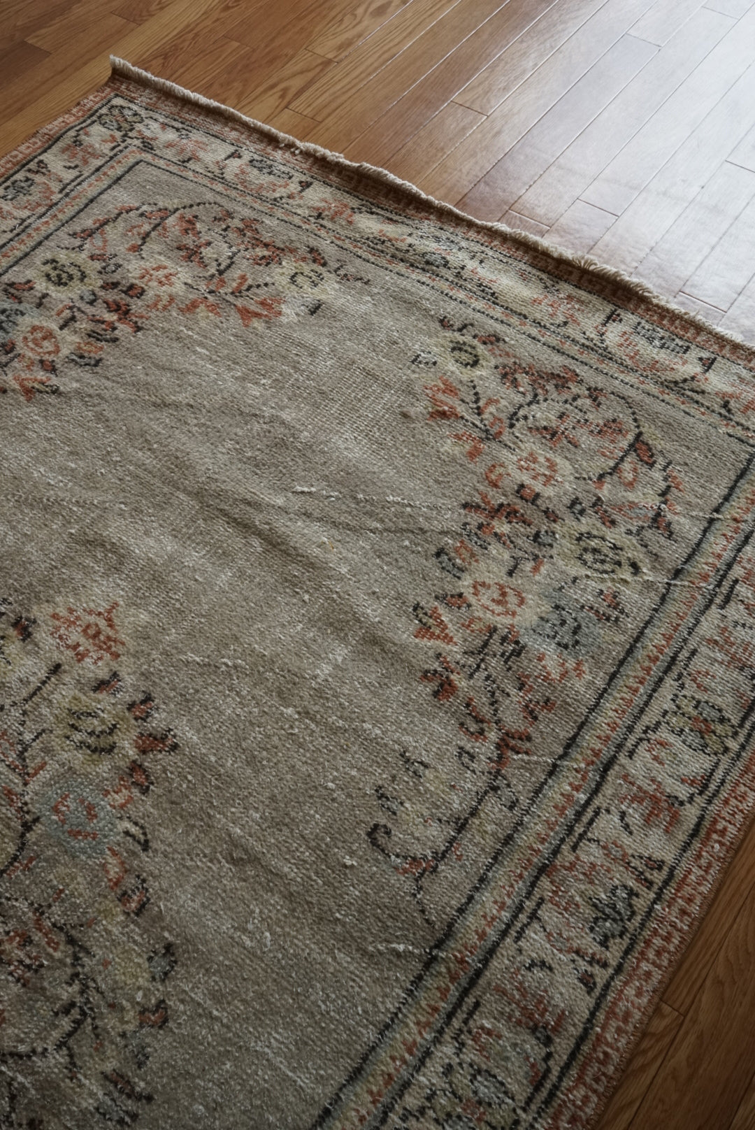 Türkiye Old Isparta Sage Green Flower Medallion 1970年代 248 × 148.5 cm No.TR25511 / 国内送料無料・羊毛手織り絨毯