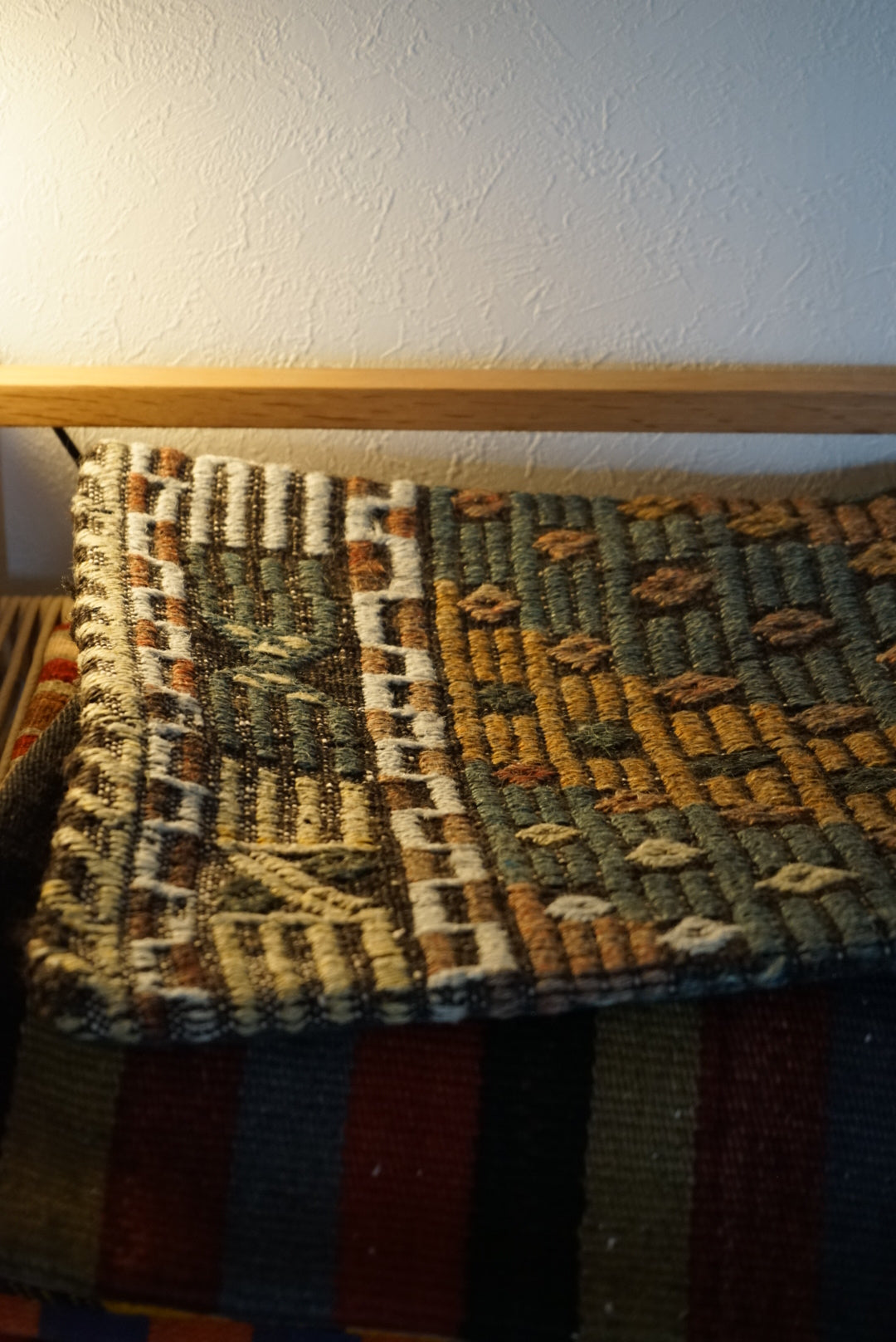 Türkiye Old Kilim Cushion Cover Bronz , Green , White Mix Color Tribal Design 38 × 38 cm No.TR25527 / 国内送料無料・羊毛手織りキリム