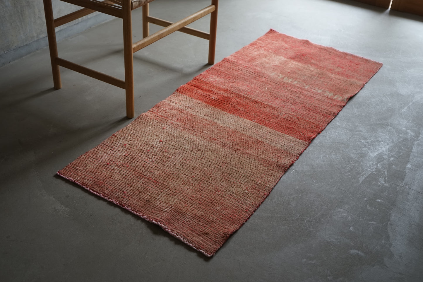 TURKEY OLD OUSHAK SALMON PINK RUNNER 1970年代 148 × 60 cm No.TR25204