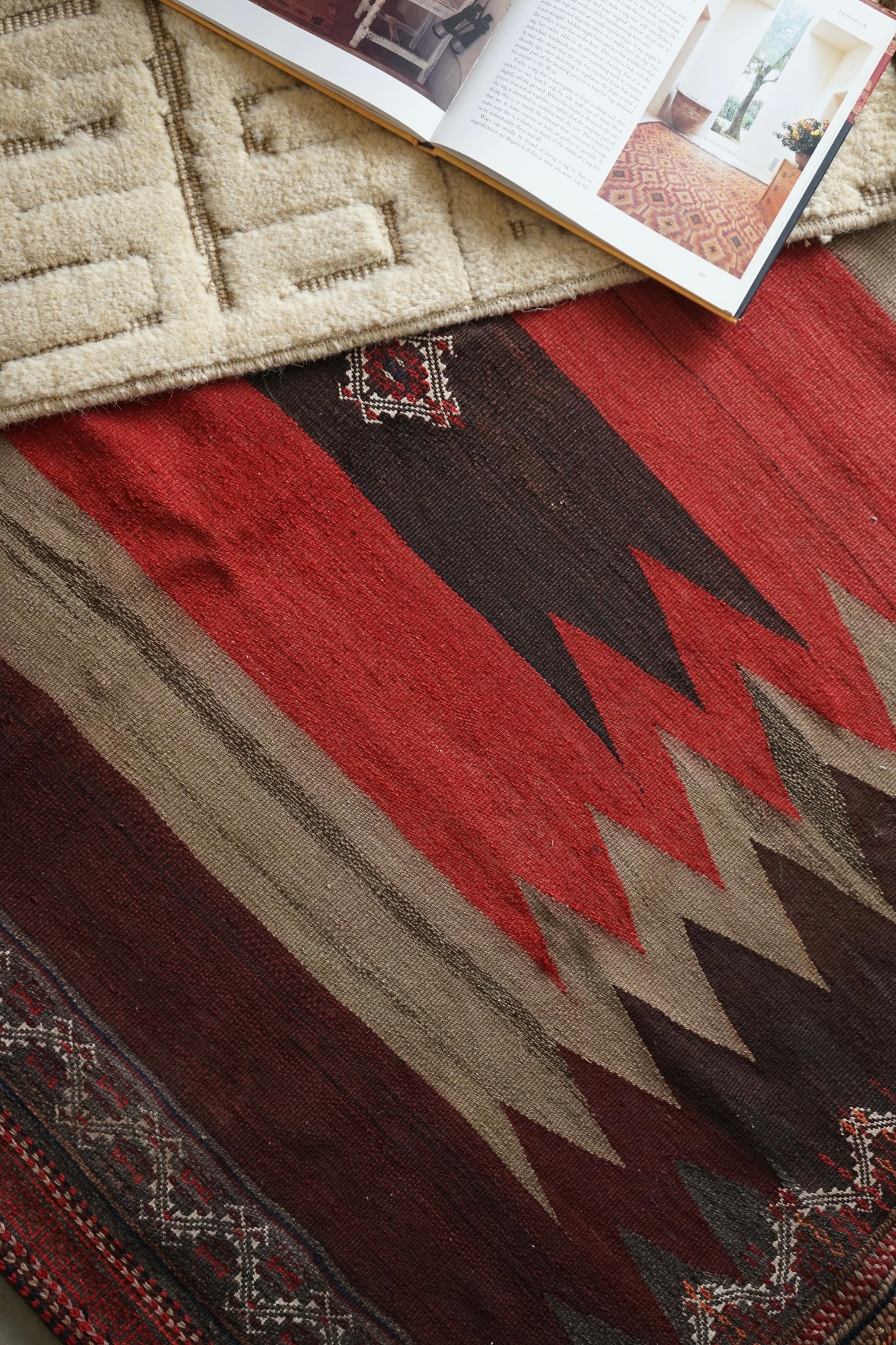 IRAN ANTIQUE AFSHAR TABLECLOTH 1840年代 129 × 126.5 cm