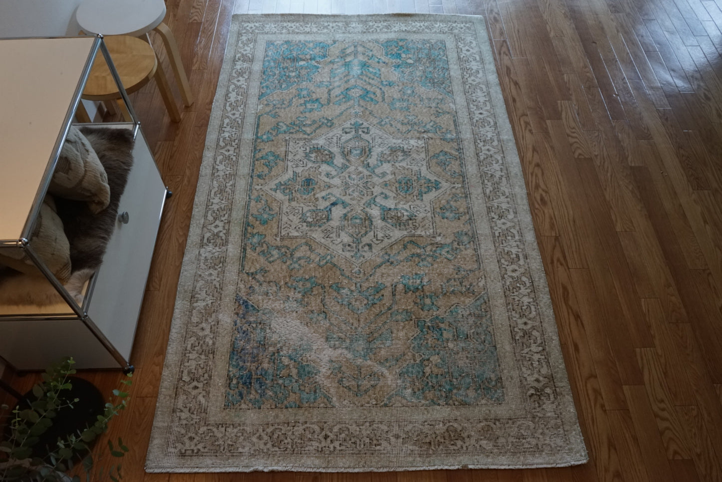 Türkiye Old Oushak Beige , Blue , Medallion 1960年代 227 × 132cm No.TR25454