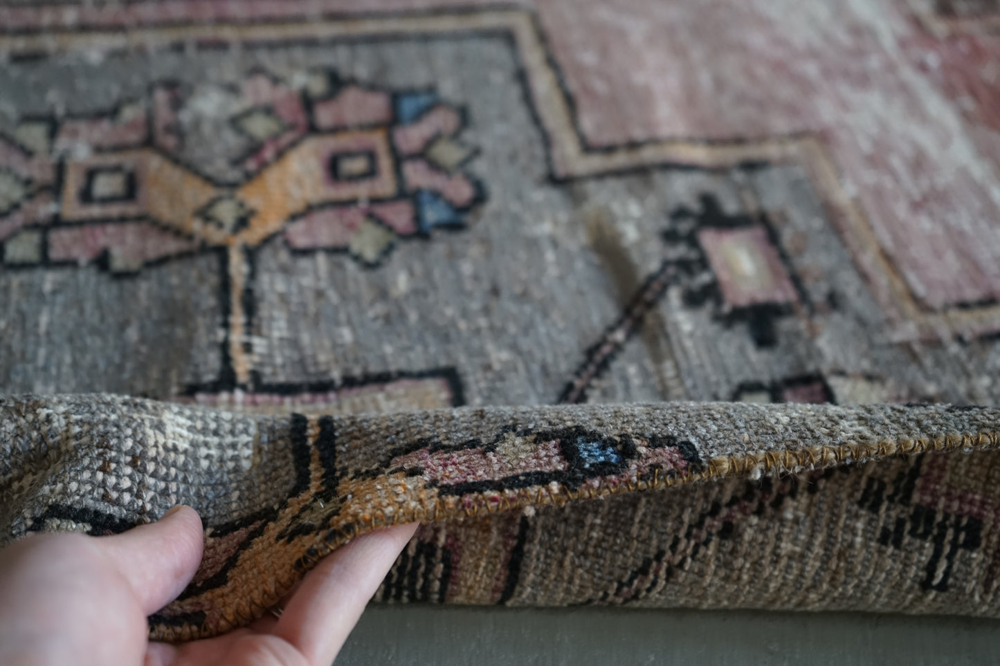 TURKEY OLD ISPARTA PINK BEIGE SMALL SIZE 1970年代 120 × 68 cm No.TR25219